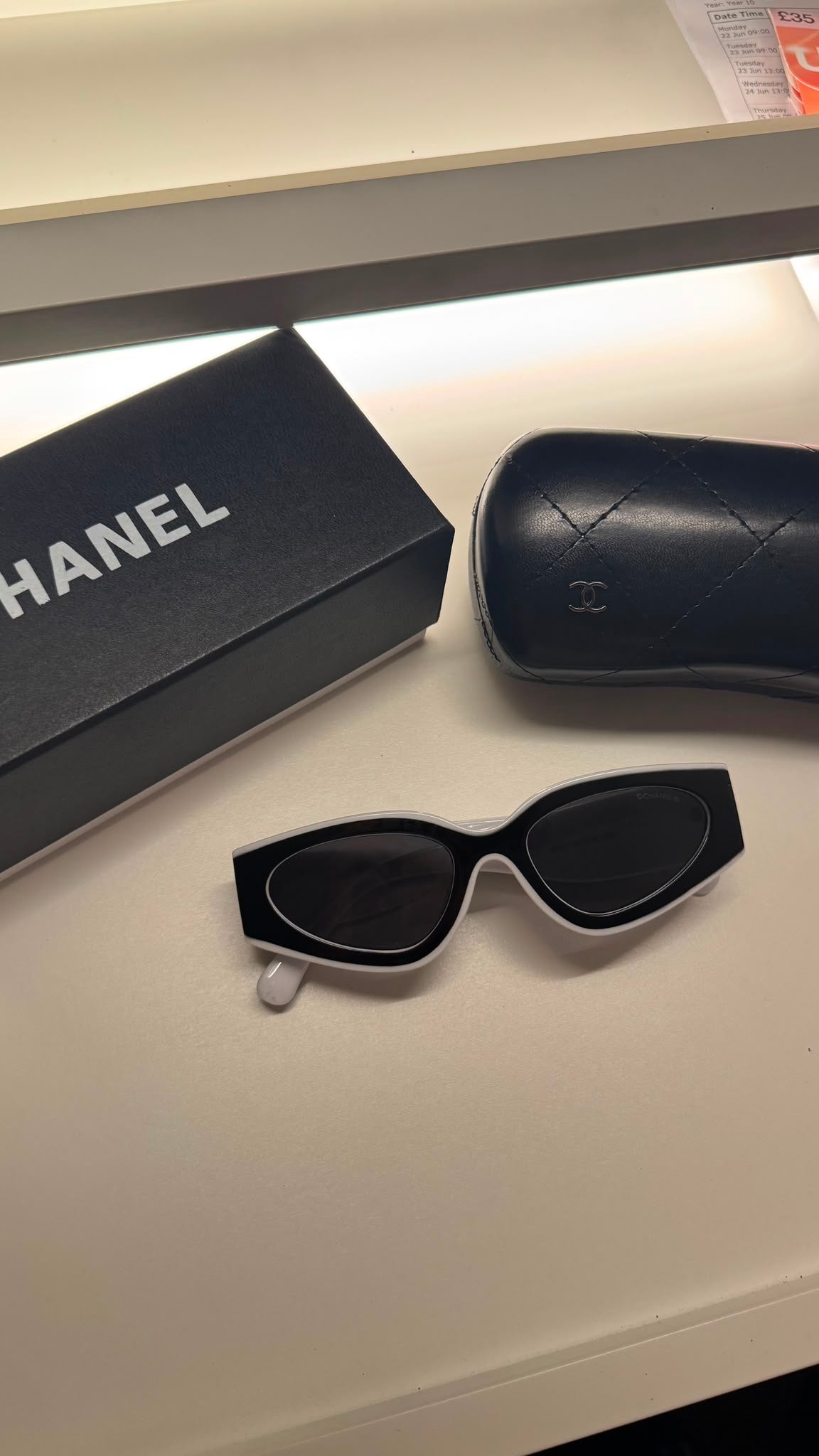 Two-tone cat-eye sunglasses with case and presentation box